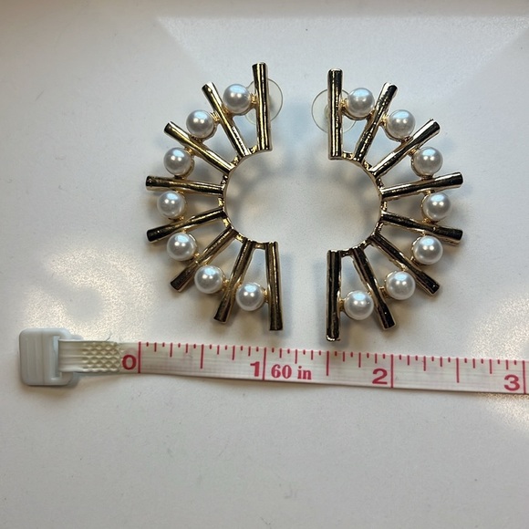 Gold Fashion Earrings CONTEMPORARY Faux Pearl Fashion Earrings. GUC - Picture 10 of 10